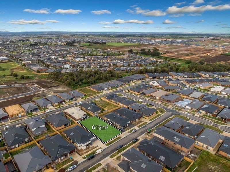 8 Highclere Drive, Clyde VIC 3978