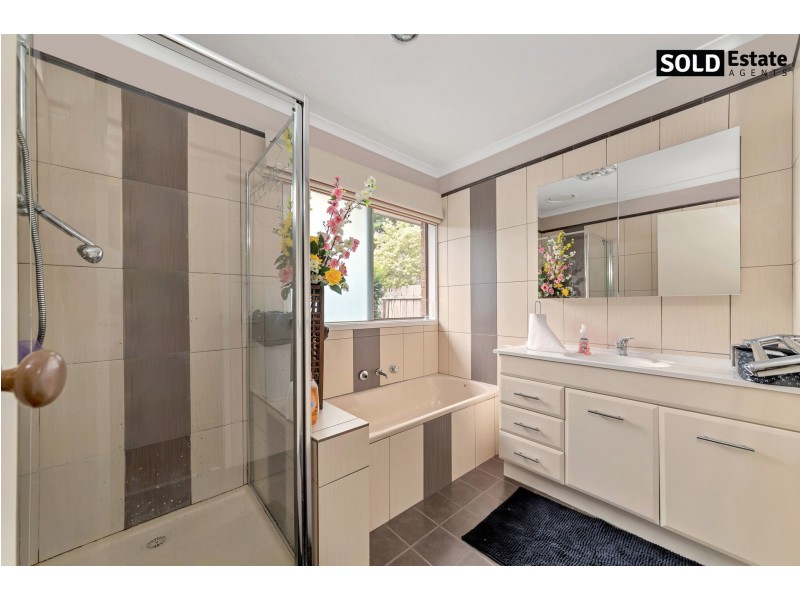 4 LAKE VIEW DRIVE, Narre Warren South VIC 3805