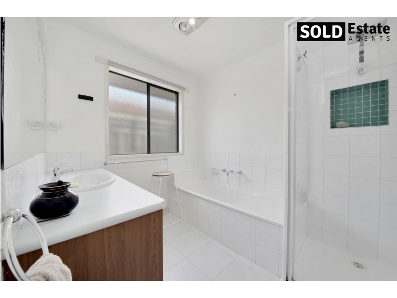 3 STAUNTON WALK, Cranbourne VIC 3977