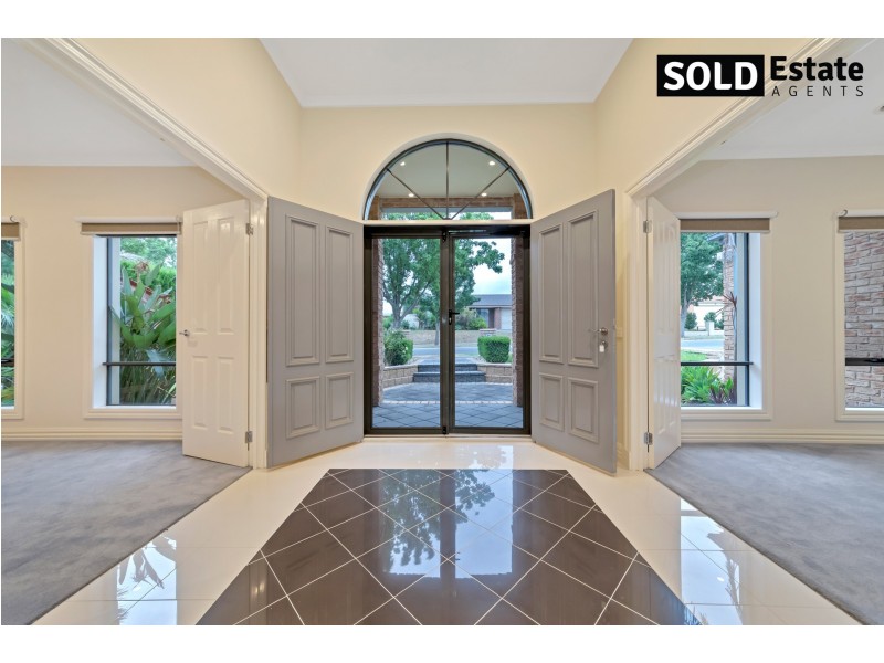 12 McCUBBIN WAY, Berwick VIC 3806