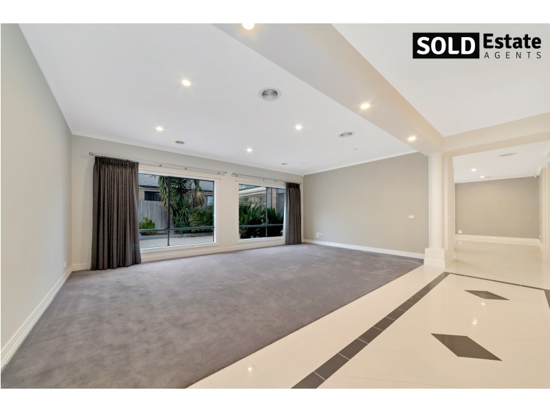 12 McCUBBIN WAY, Berwick VIC 3806