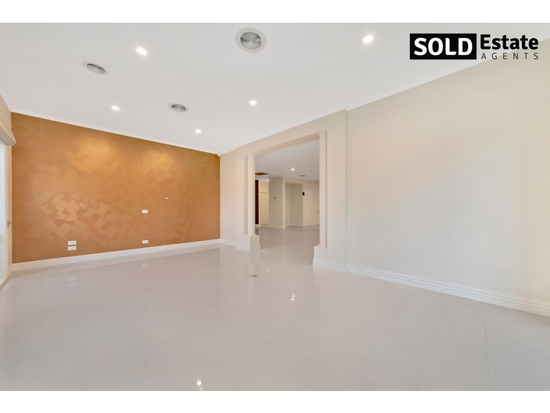 12 McCUBBIN WAY, Berwick VIC 3806