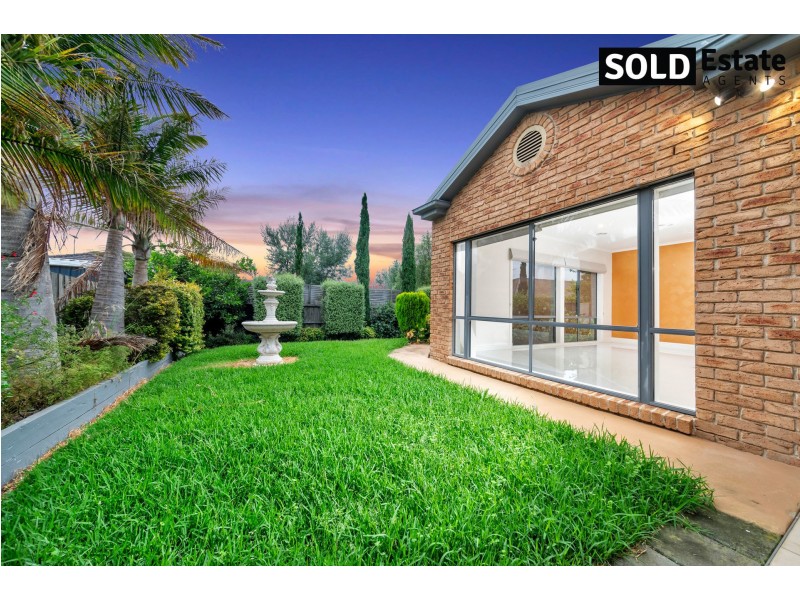 12 McCUBBIN WAY, Berwick VIC 3806