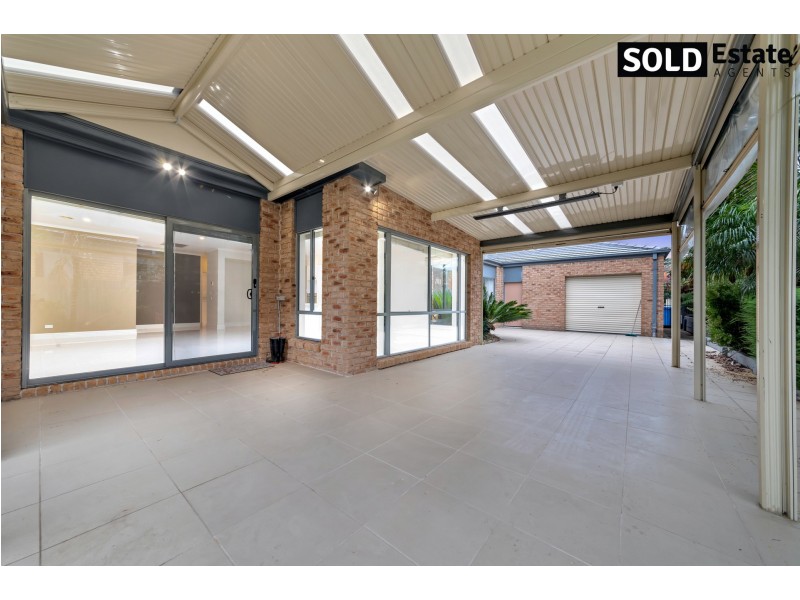 12 McCUBBIN WAY, Berwick VIC 3806