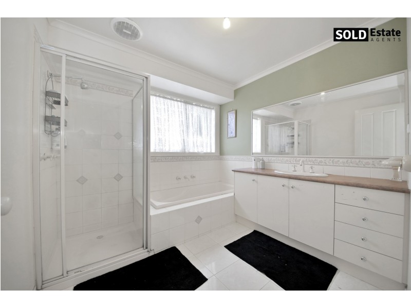 96 AMBERLY PARK DRIVE, Narre Warren South VIC 3805