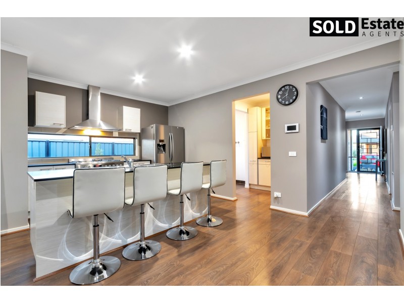 3 TAMARIND ROAD, Cranbourne North VIC 3977