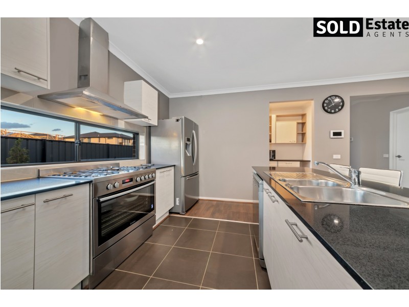 3 TAMARIND ROAD, Cranbourne North VIC 3977