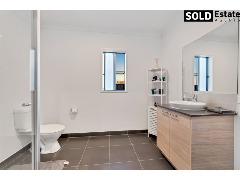 3 TAMARIND ROAD, Cranbourne North VIC 3977