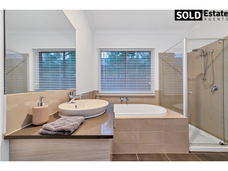 3 TAMARIND ROAD, Cranbourne North VIC 3977