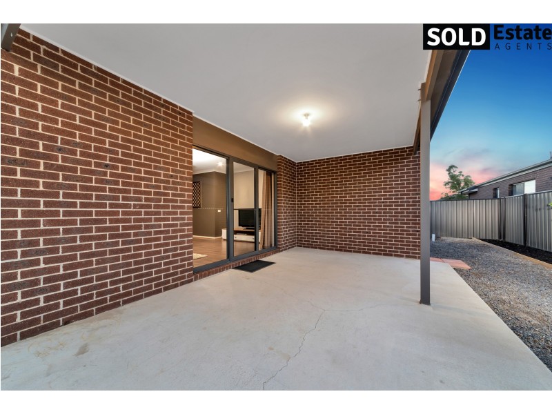 3 TAMARIND ROAD, Cranbourne North VIC 3977