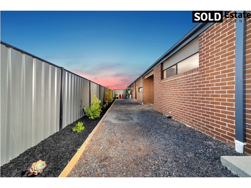 3 TAMARIND ROAD, Cranbourne North VIC 3977