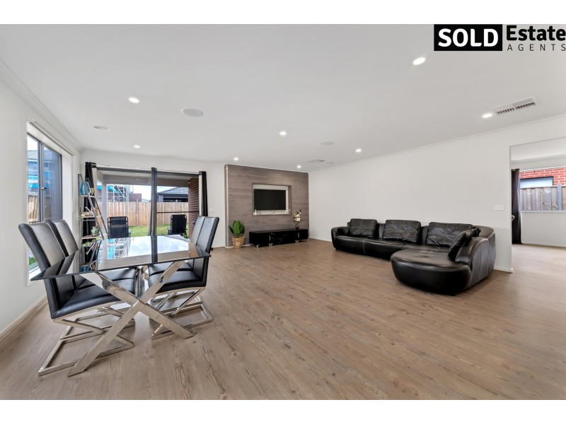 49 DEORO PARADE, Clyde North VIC 3978