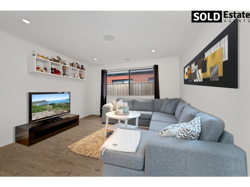 49 DEORO PARADE, Clyde North VIC 3978