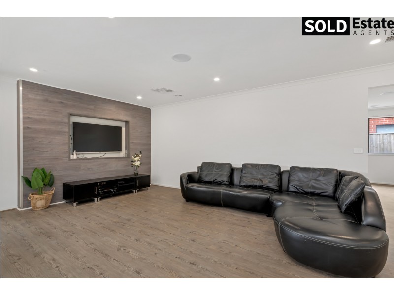 49 DEORO PARADE, Clyde North VIC 3978