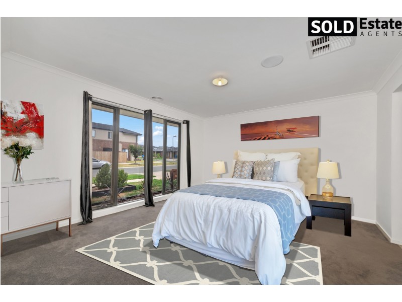 49 DEORO PARADE, Clyde North VIC 3978