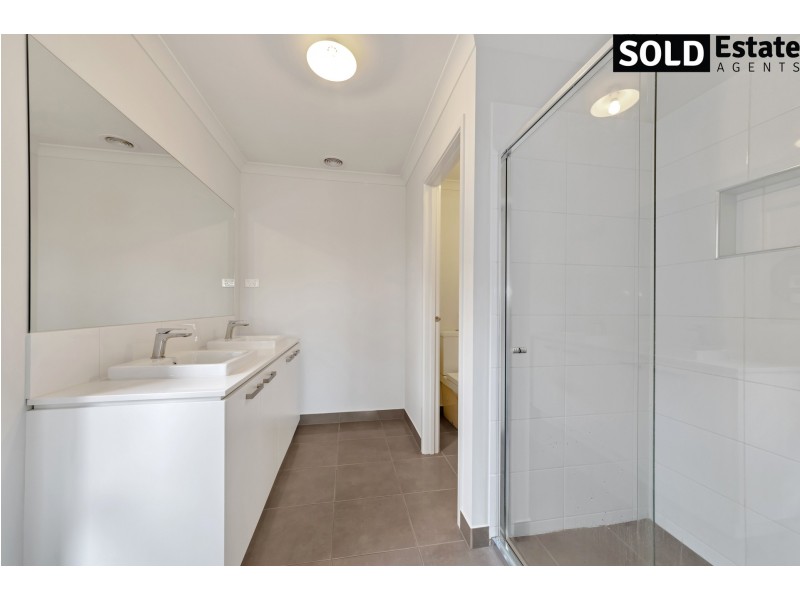 49 DEORO PARADE, Clyde North VIC 3978