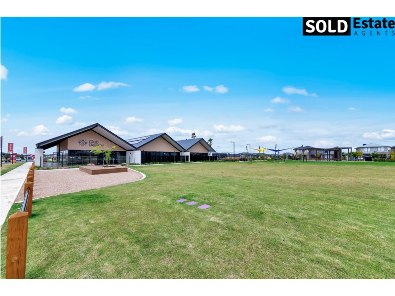 49 DEORO PARADE, Clyde North VIC 3978