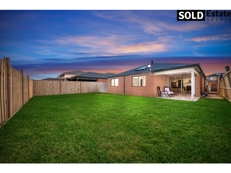 49 DEORO PARADE, Clyde North VIC 3978