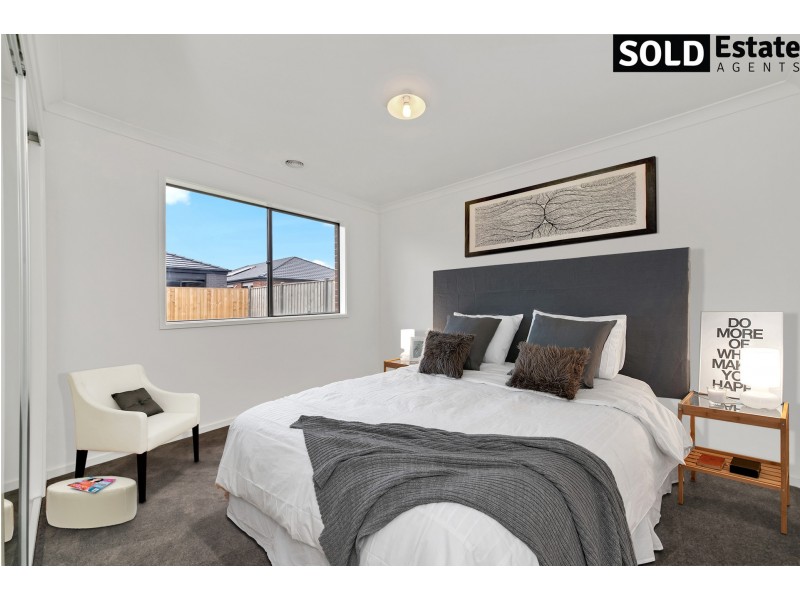 49 DEORO PARADE, Clyde North VIC 3978