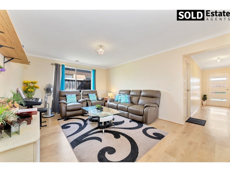 16 LANCASHIRE DRIVE, Cranbourne North VIC 3977