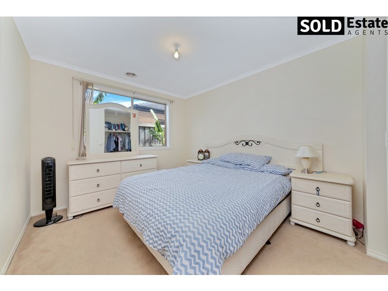 16 LANCASHIRE DRIVE, Cranbourne North VIC 3977