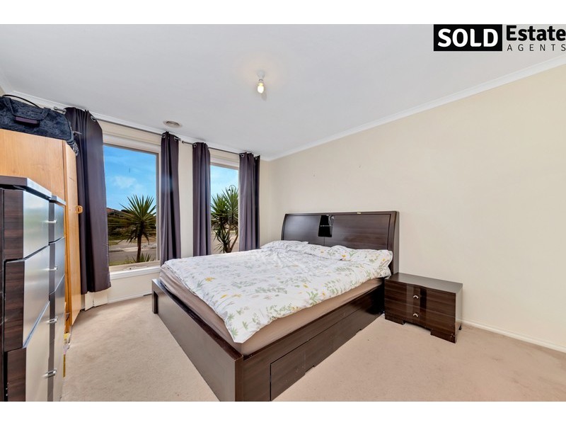 16 LANCASHIRE DRIVE, Cranbourne North VIC 3977