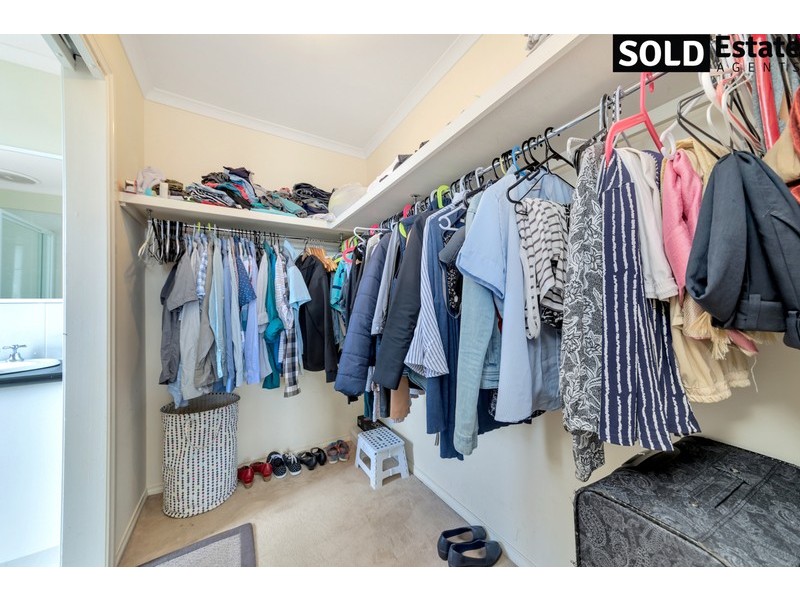 16 LANCASHIRE DRIVE, Cranbourne North VIC 3977