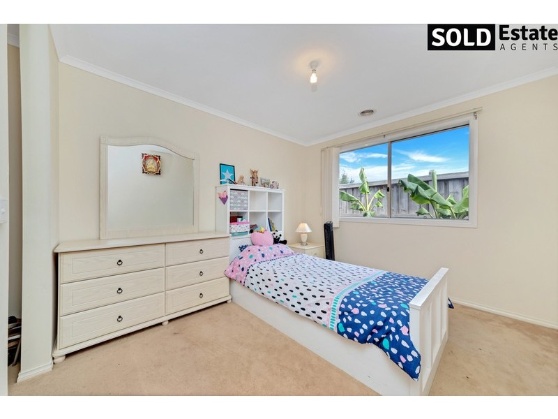 16 LANCASHIRE DRIVE, Cranbourne North VIC 3977