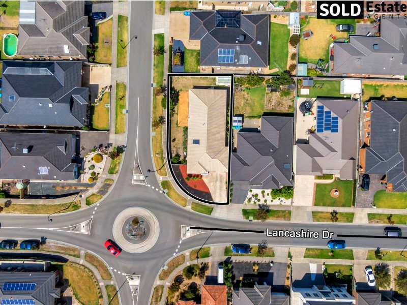 16 LANCASHIRE DRIVE, Cranbourne North VIC 3977