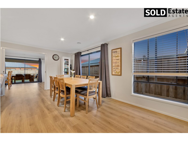 4 ELSEY WAY, Clyde North VIC 3978