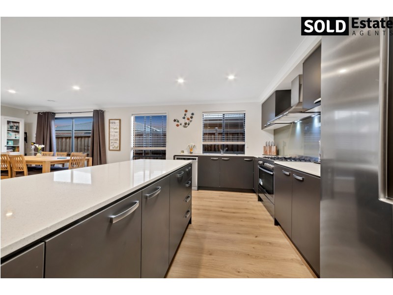 4 ELSEY WAY, Clyde North VIC 3978