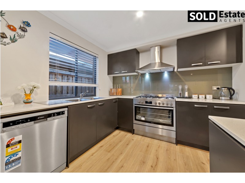 4 ELSEY WAY, Clyde North VIC 3978