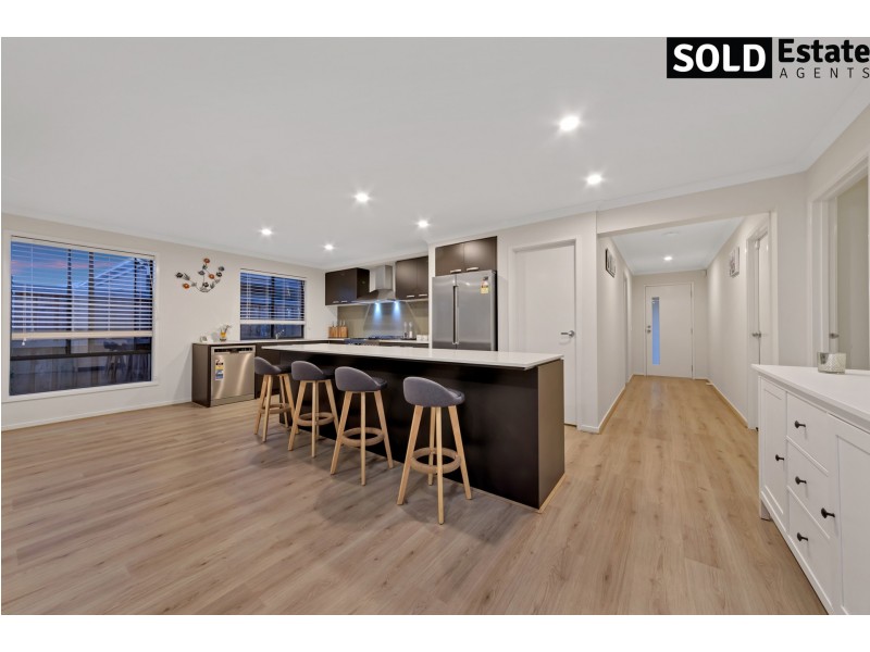 4 ELSEY WAY, Clyde North VIC 3978