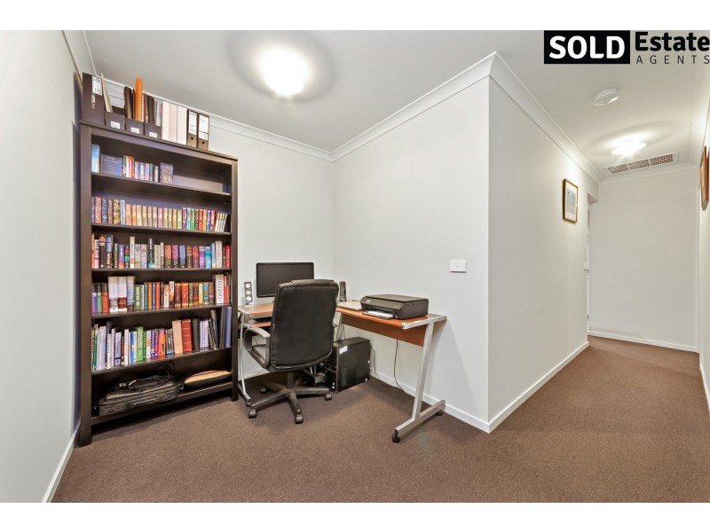 4 ELSEY WAY, Clyde North VIC 3978