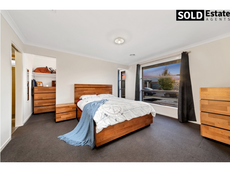 4 ELSEY WAY, Clyde North VIC 3978