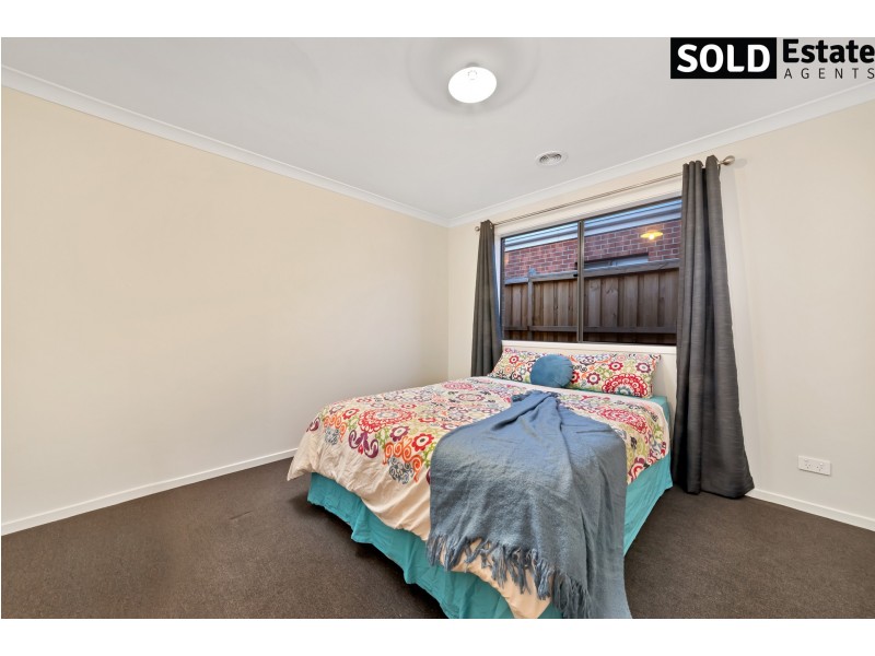 4 ELSEY WAY, Clyde North VIC 3978