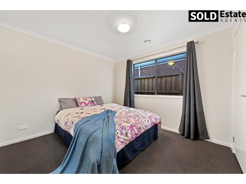 4 ELSEY WAY, Clyde North VIC 3978