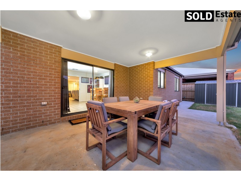 4 ELSEY WAY, Clyde North VIC 3978