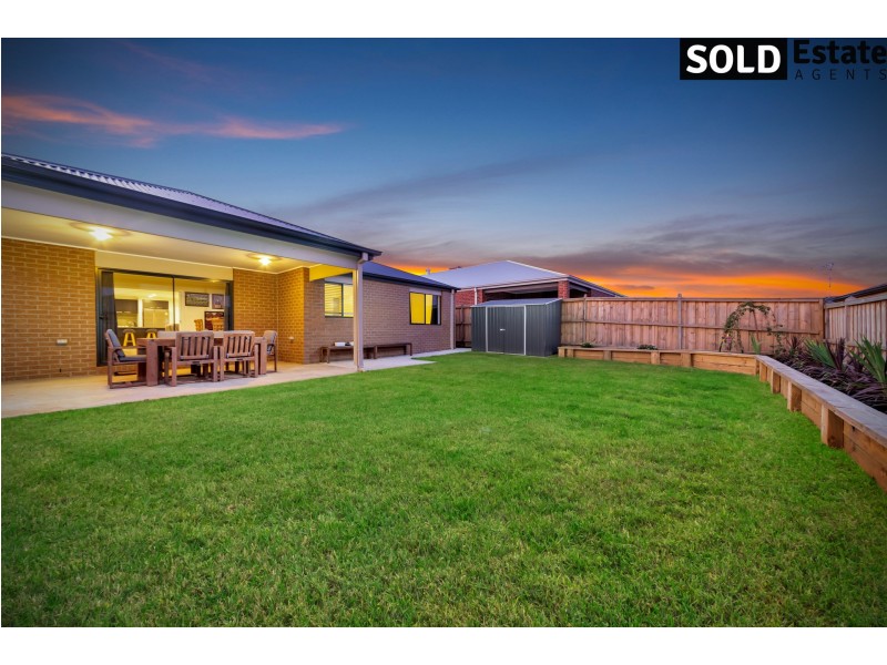 4 ELSEY WAY, Clyde North VIC 3978