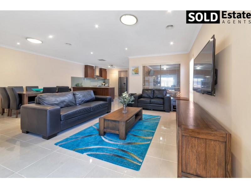 4 MERLIN DRIVE, Cranbourne North VIC 3977