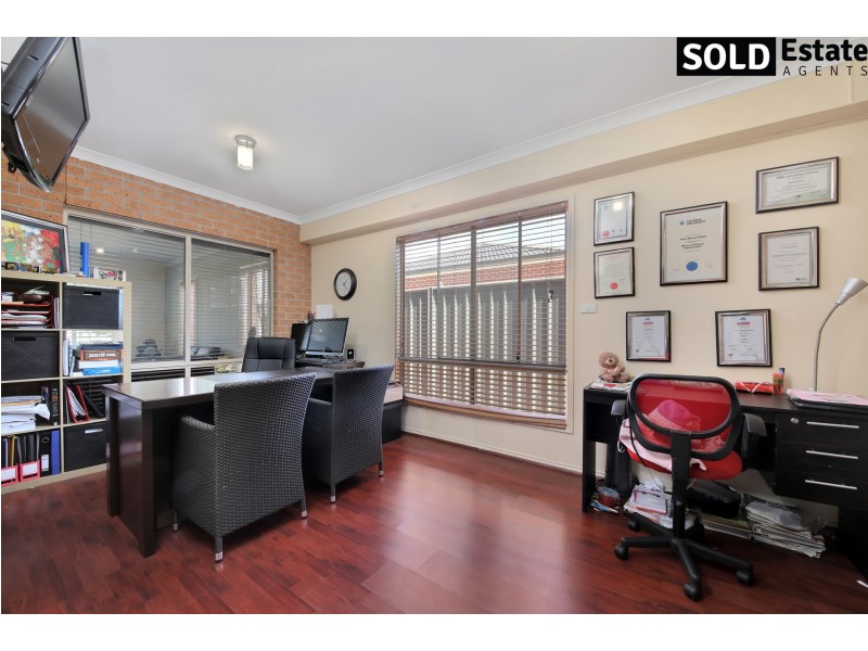 4 MERLIN DRIVE, Cranbourne North VIC 3977