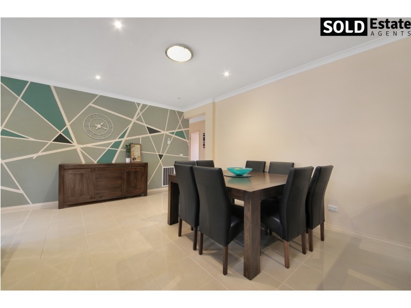 4 MERLIN DRIVE, Cranbourne North VIC 3977