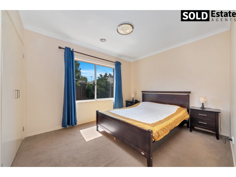 4 MERLIN DRIVE, Cranbourne North VIC 3977