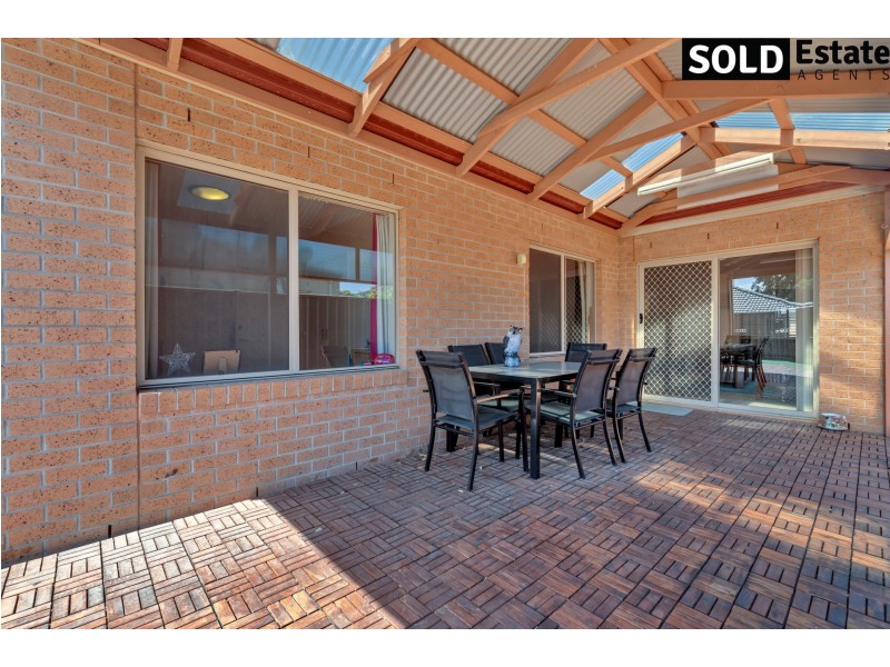 4 MERLIN DRIVE, Cranbourne North VIC 3977