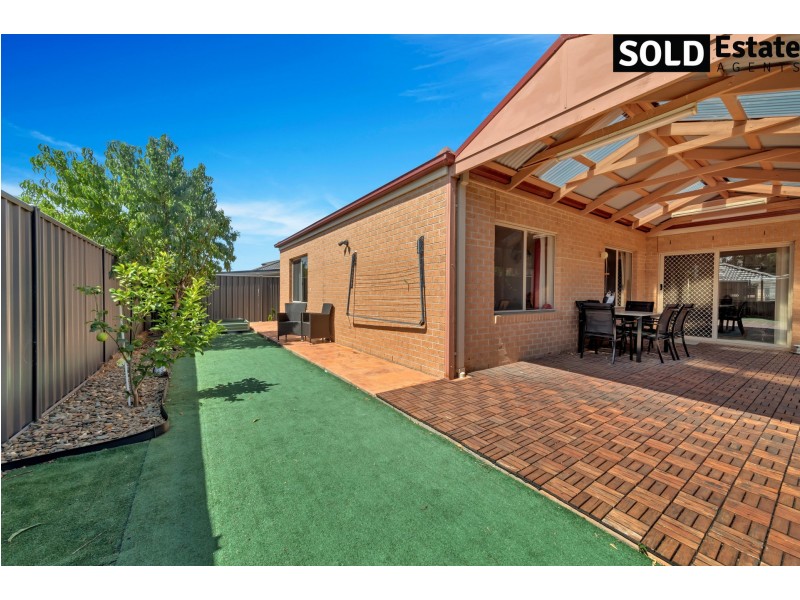 4 MERLIN DRIVE, Cranbourne North VIC 3977