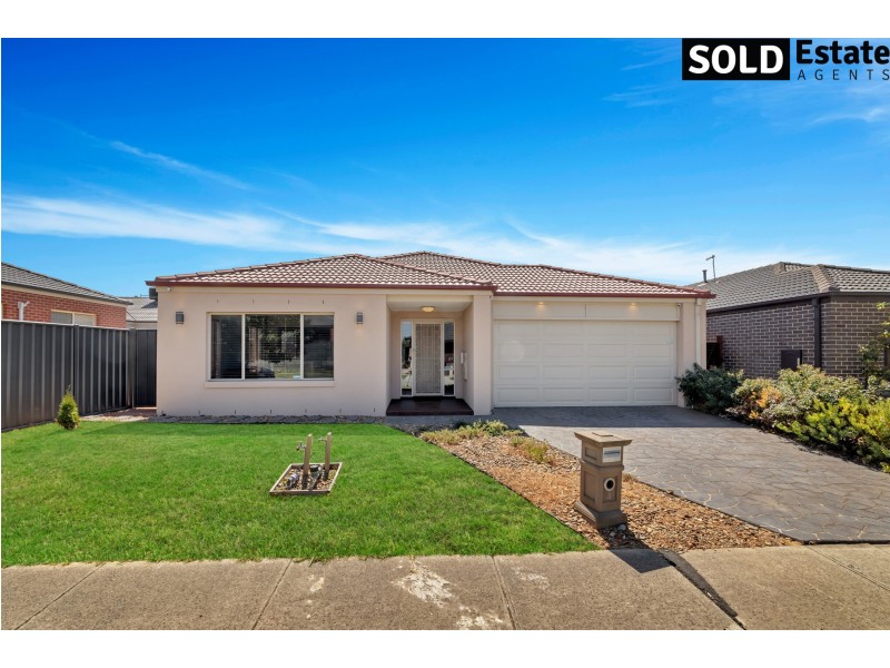 4 MERLIN DRIVE, Cranbourne North VIC 3977