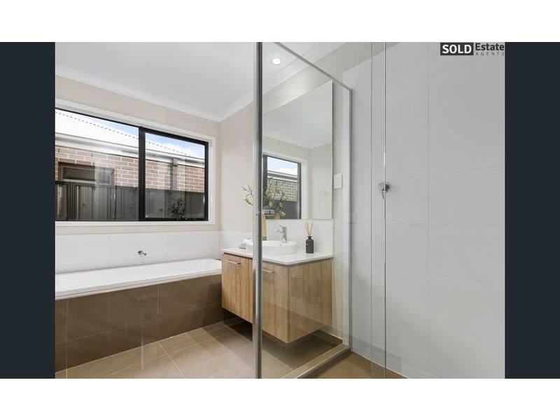 263 HEATHER GROVE, Clyde North VIC 3978