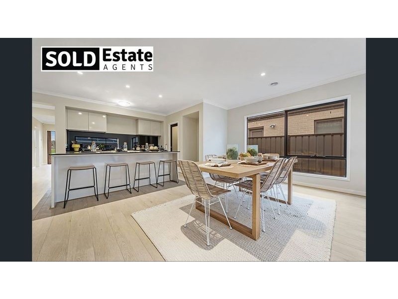 8 KEIGHERY DRIVE, Clyde North VIC 3978