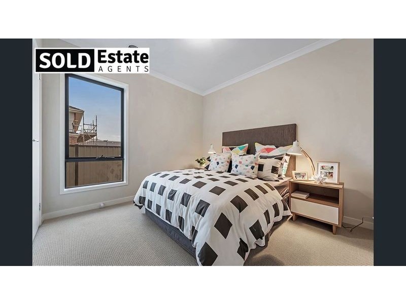 8 KEIGHERY DRIVE, Clyde North VIC 3978