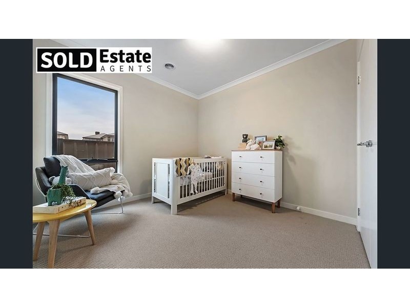 8 KEIGHERY DRIVE, Clyde North VIC 3978